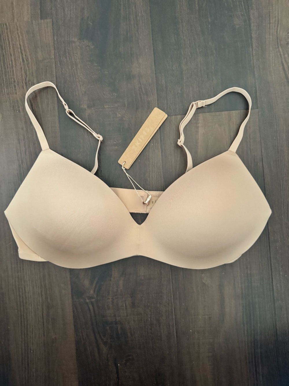 NWT SKIMS Wireless push up bra